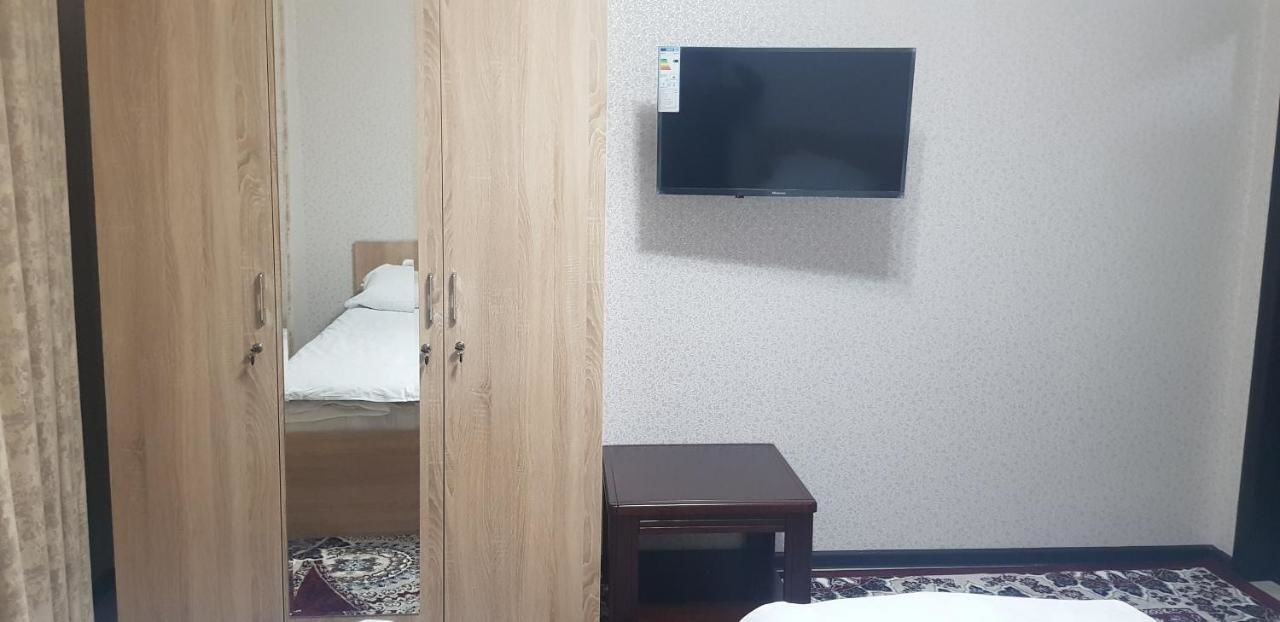 Отели типа «постель и завтрак» Alpina`s Hostel Ош