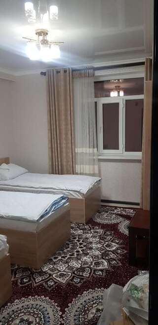 Отели типа «постель и завтрак» Alpina`s Hostel Ош Односпальная кровать в общем номере для мужчин и женщин-10