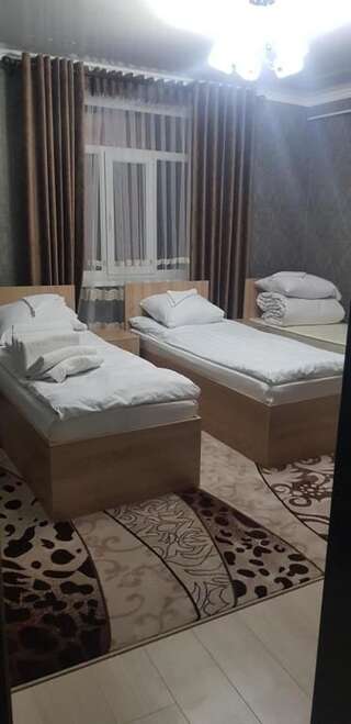 Отели типа «постель и завтрак» Alpina`s Hostel Ош Односпальная кровать в общем номере для мужчин и женщин-17