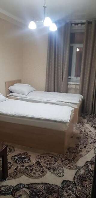 Отели типа «постель и завтрак» Alpina`s Hostel Ош Односпальная кровать в общем номере для мужчин и женщин-20