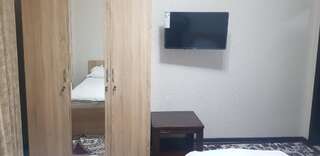Отели типа «постель и завтрак» Alpina`s Hostel Ош Односпальная кровать в общем номере для мужчин и женщин-29