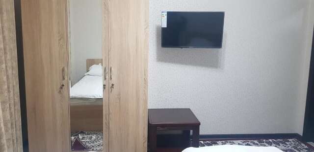 Отели типа «постель и завтрак» Alpina`s Hostel Ош-34