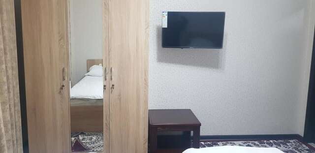 Отели типа «постель и завтрак» Alpina`s Hostel Ош-9